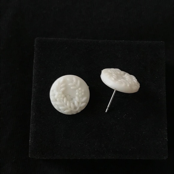 Vintage White Glass Stud Earrings - Picture 2 of 4